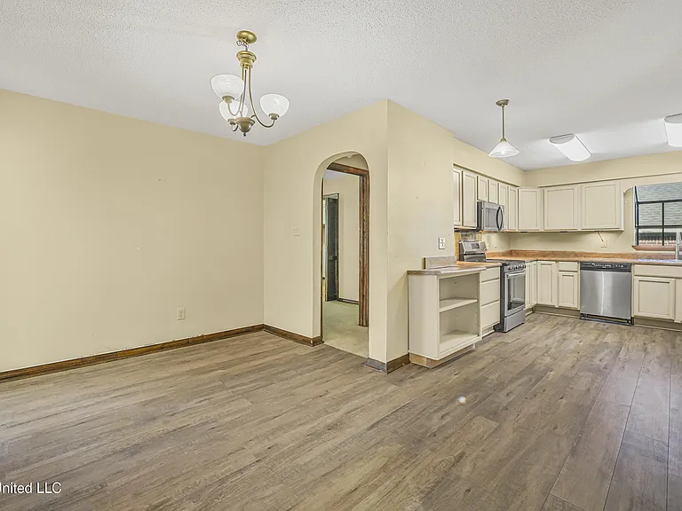 4409 Shadow Wood Cir — Photo 21