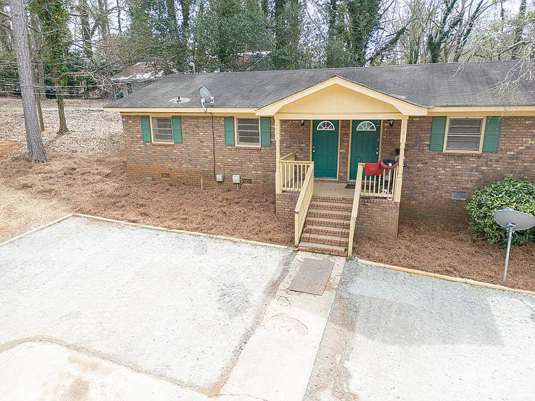 185 Westwood Dr #A — Photo 2