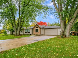 25171 N Virginia Ave, Lake Zurich, IL 60047