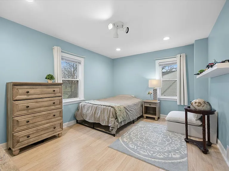 289 Oxford Rd — Photo 9