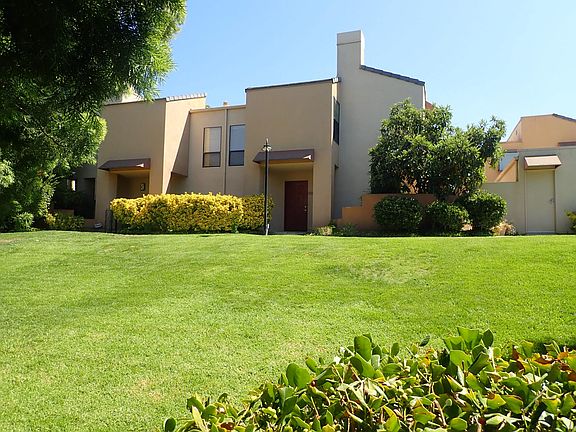 Large grassy area in front of Townhome 4255-6