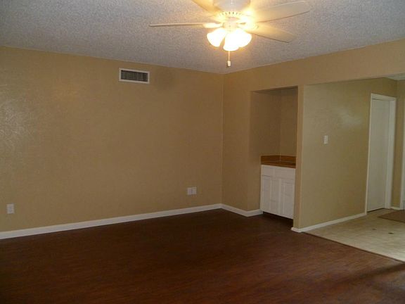 2nd image of 961 Madison Cir