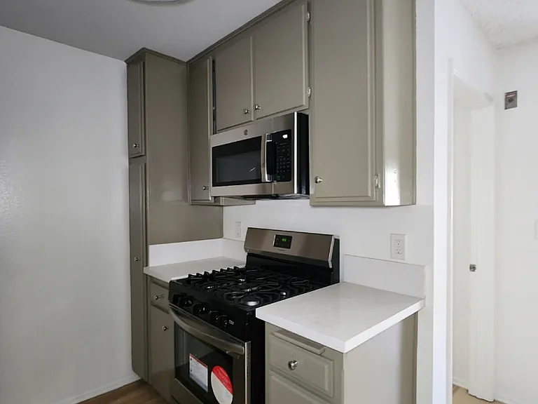 1410 Wellesley Ave #201 — Photo 7