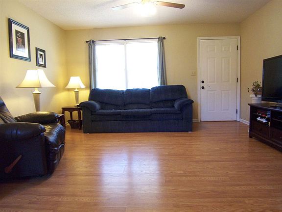 5th image of 112 Southglenn Dr