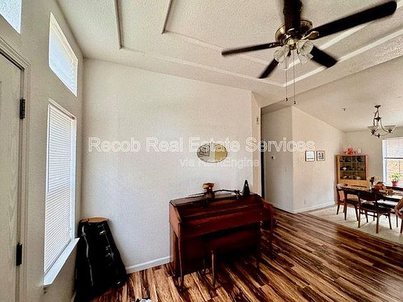 3rd image of 580 Silverbrook Dr