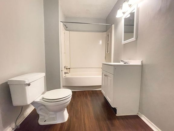 4th image of 1711 N Ball Ave