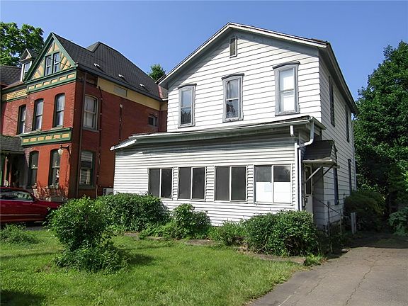 2nd image of 1470 3rd Ave