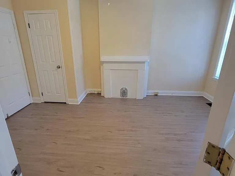 4034 Locust St — Photo 2