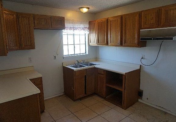 4th image of 2009 N Young St