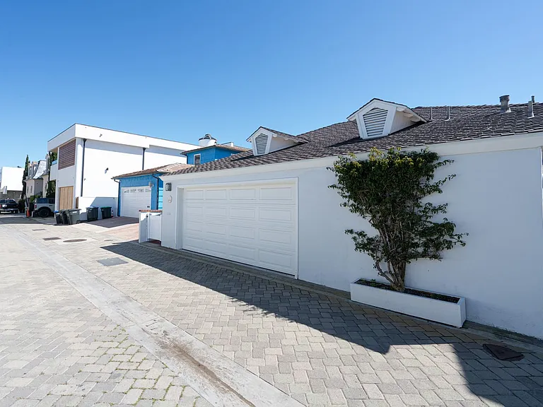 2124 E Oceanfront — Photo 28