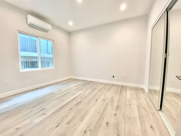 N Swall Apartments — Photo 5