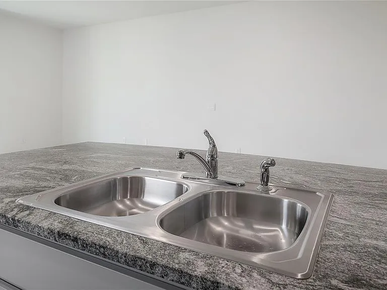 16701 Maude Dr — Photo 14