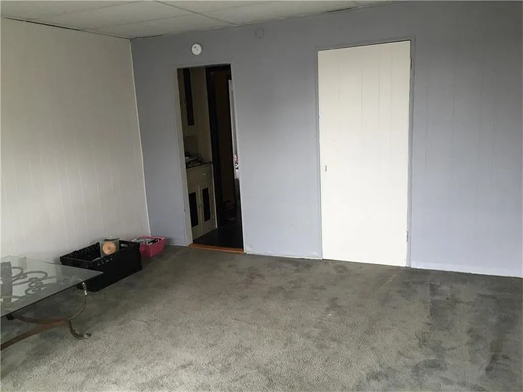 Zoyne Realty, LLC - 1 - 2nd floor — Photo 4