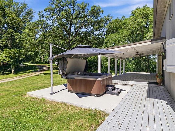 3rd image of 16032 Pleasant Valley Dr