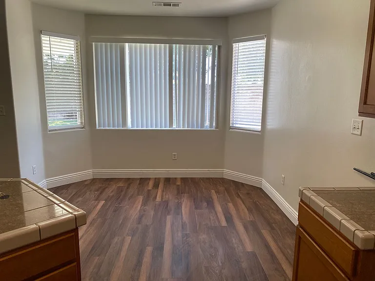 11019 Lewelling St — Photo 3
