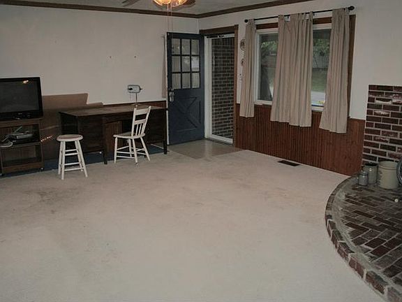 3rd image of 302 Blackford St