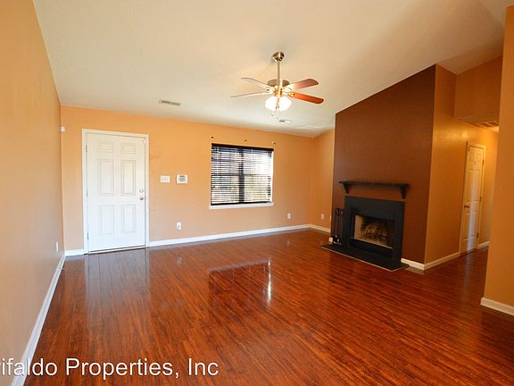 4th image of 105 Starkys Creek Ct
