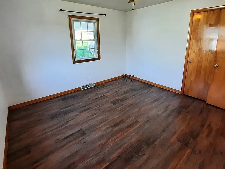 129 Westview Dr — Photo 5