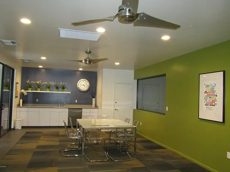 902 W Glendale Ave — Photo 16