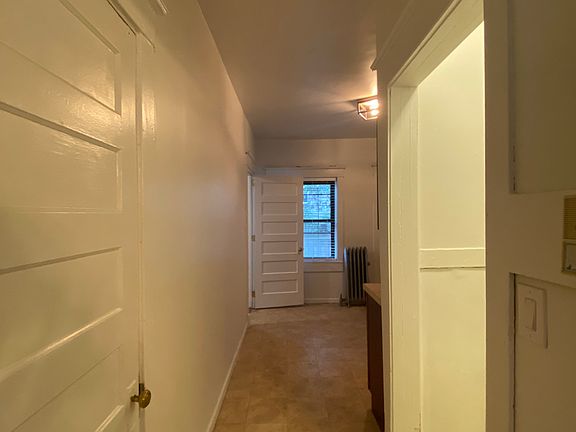 5th image of 705 W Oakdale Ave #3