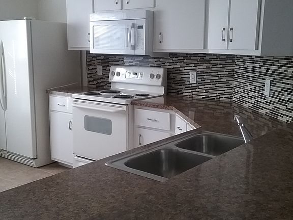 5th image of 129 NE 23rd Ave