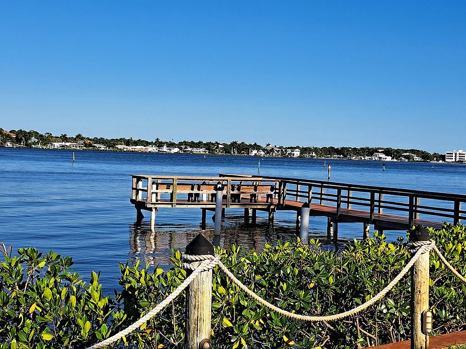 Pier behind Yacht club bldg