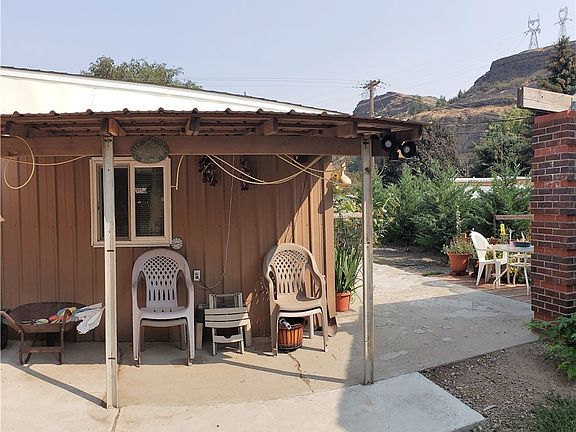4th image of 21969 Wenatchee Ave