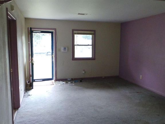 3rd image of 4696 Kingston Dr