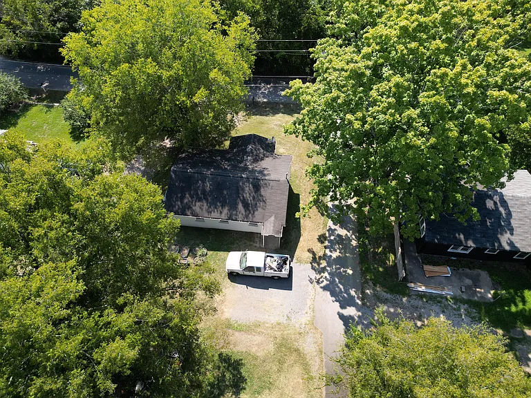 320 Oak St — Photo 35