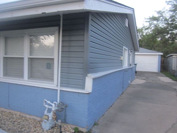 4th image of 1405 Forest Pl
