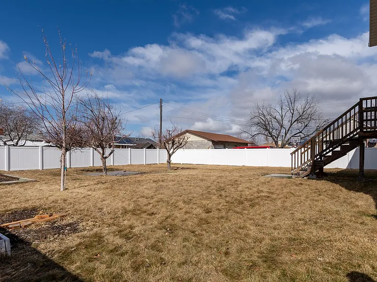 537 N 400 W — Photo 11