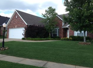 4692 N Stonewall Xing, Fayetteville, AR 72764