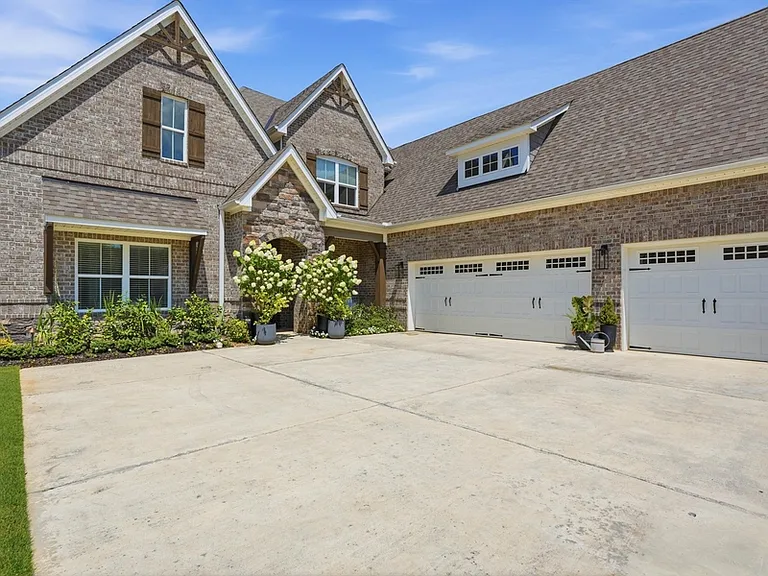 3046 Ginn Point Rd SE — Photo 2