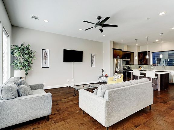 3rd image of 3015 Gillespie St