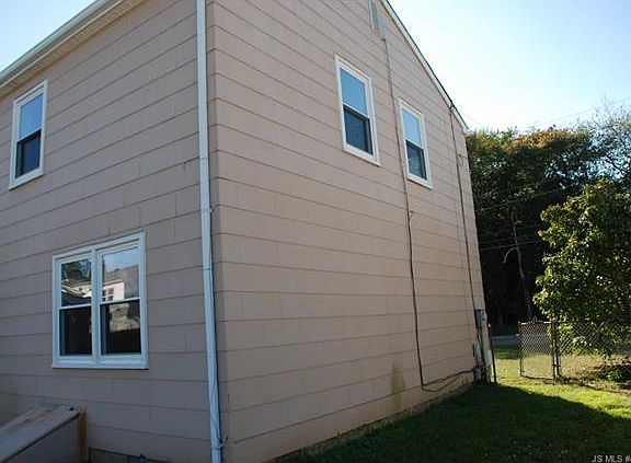 4th image of 625 Garfield Ave