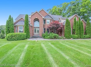 8500 Glen View Dr, Howell, MI 48843