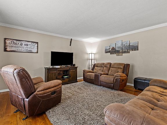 4th image of 526 Sheffield Dr