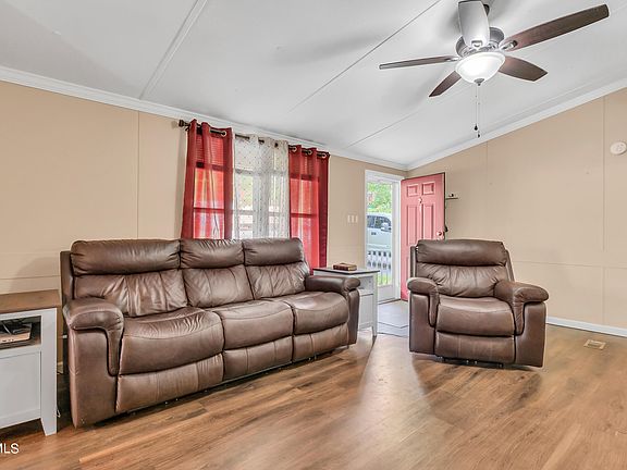 5th image of 8817 Gateway Dr