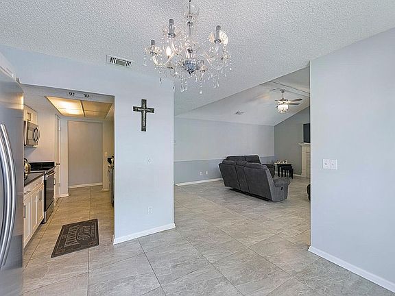 4th image of 10076 Elmbrook Cir