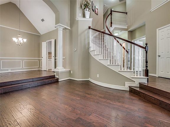4th image of 10508 Waters Dr