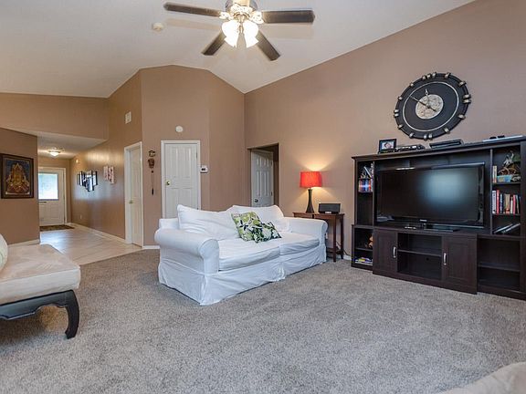 3rd image of 3032 Desert St