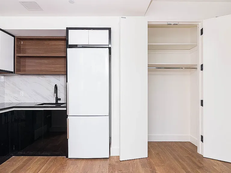 581 Ocean Pkwy #4K — Photo 3