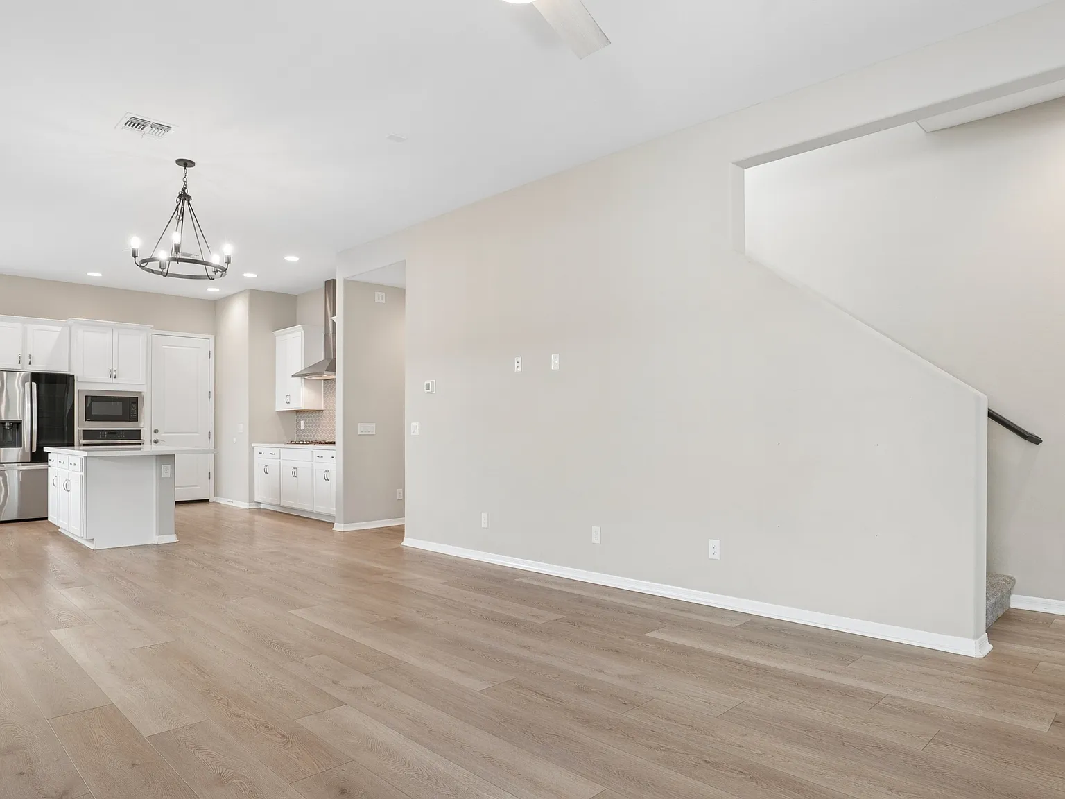 4 bed, 3.5 bath, 2355 sqft, $3,300 — Photo 2