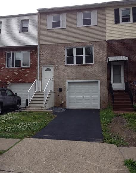 1st image of 127 Old Forge Dr
