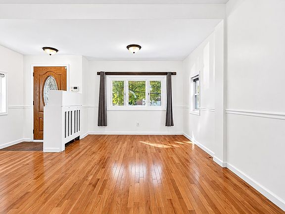 5th image of 1787 Randall Ave