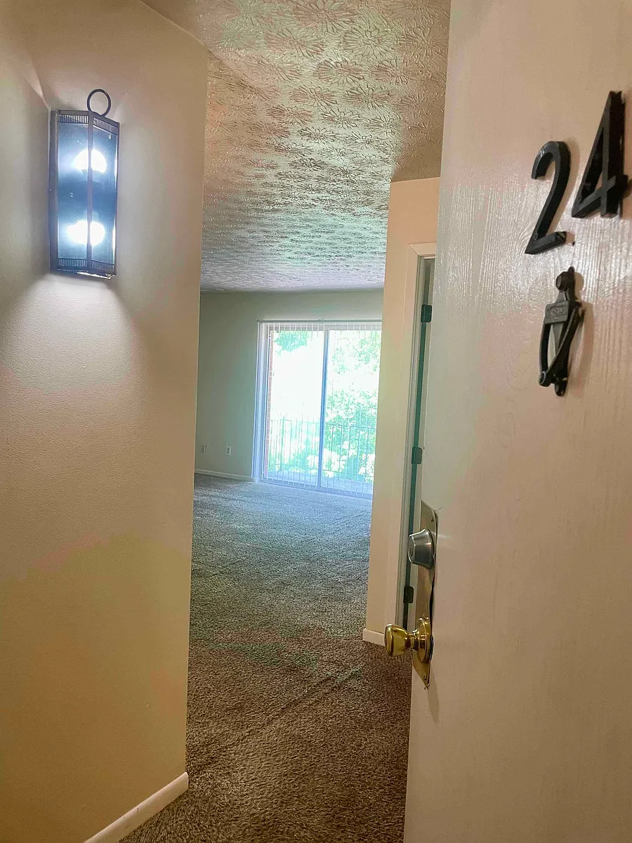 Building Photo - 6255 Beechmont Ave #24