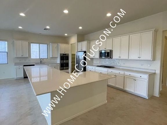4th image of 38628 S Running Roses Ln