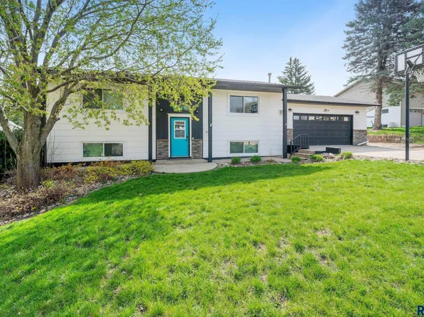 202 Bonnies Cir, Baltic, SD 57003