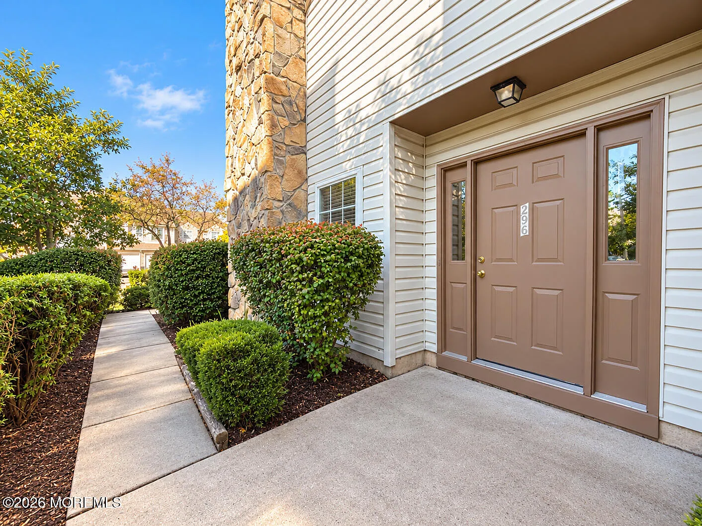 3 bed, 2.5 bath, 2008 sqft, $3,400 — Photo 3
