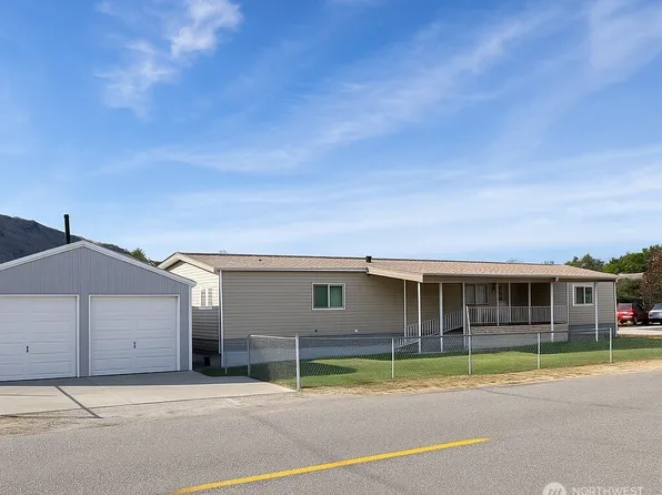 207 Ferry Ave E, Brewster, WA 98812